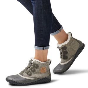 Sorel Out N About Plus Ankle Boots Grey 9 Felt Shearling Fur Winter Waterproof